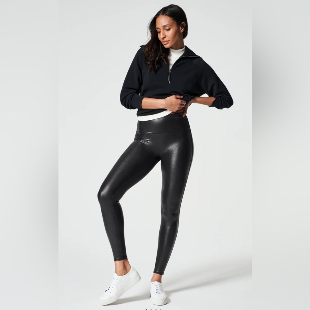 Shiny High-Waist Black Leggings